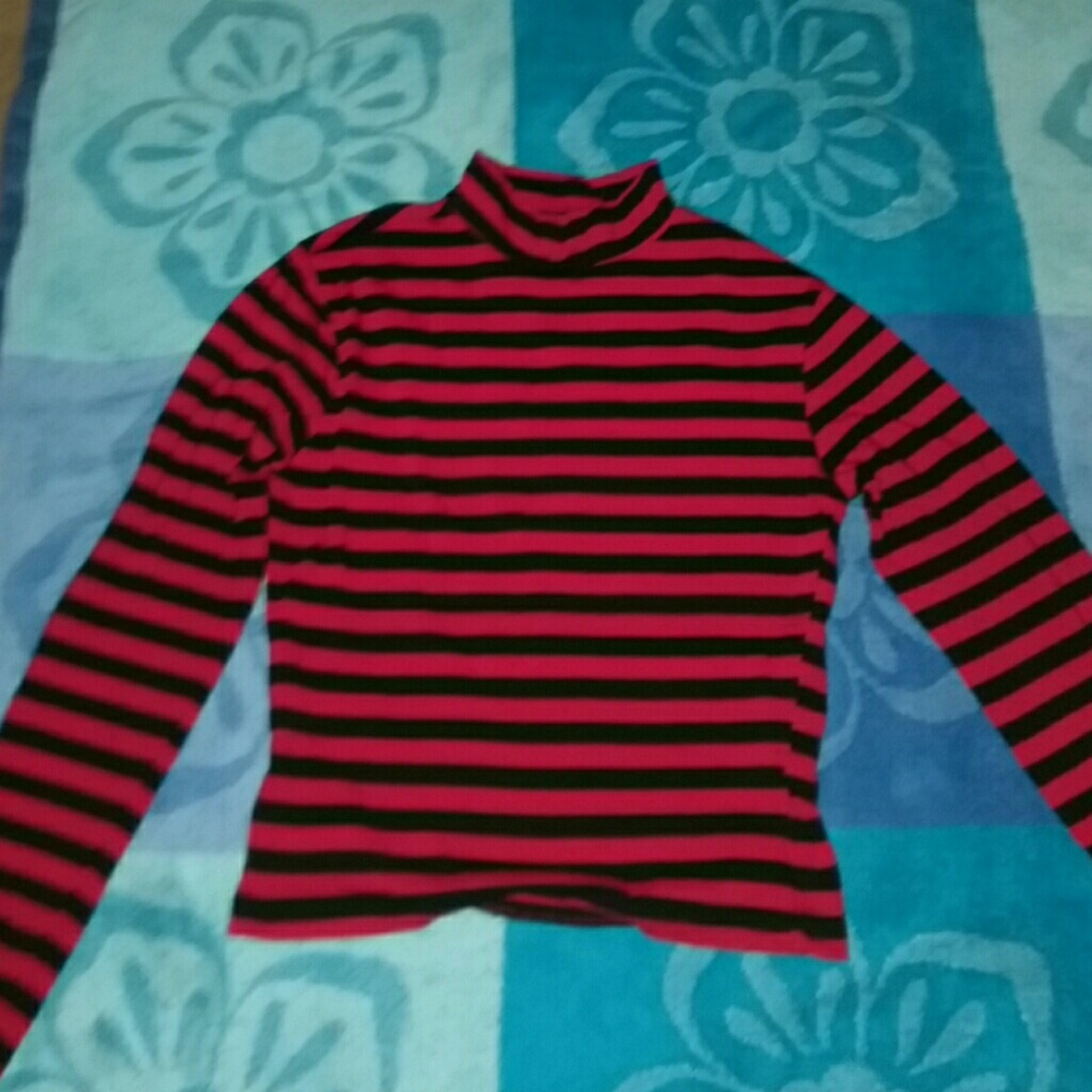 Long sleeve crop top